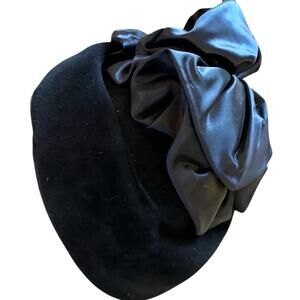 VTG 40s Ferncroft black velvet cocktail Pillbox Hat Firenze Italy Toque Satin